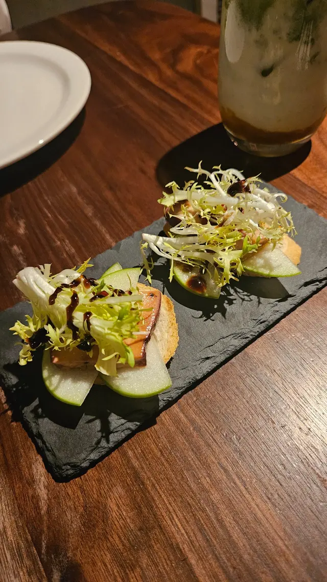 鵝肝伴青蘋果配法包