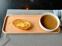 蒜蓉包和洋葱汤