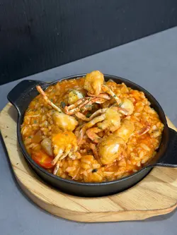 海鲜番茄酱意大利饭配炸蟹仔