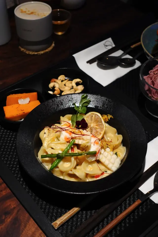 素魷魚.素蝦.檸檬忌廉汁貓耳朶粉