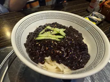 韩式海鲜炸酱面