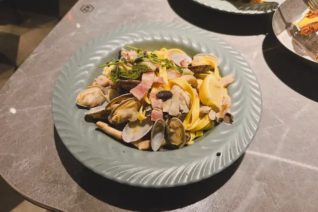 煙肉白酒鮮蜆闊麵