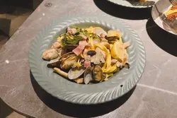 烟肉白酒鲜蚬阔面