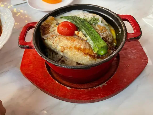 琺瑯鍋.香煎魚柳.山葵芥末籽蜜糖忌廉汁.温泉蛋.紅糙米飯