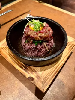 黑松露生牛肉石头饭
