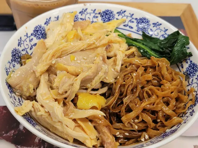 下午茶餐 鵝油 手撕盬焗雞 撈粗 + 熱飲 