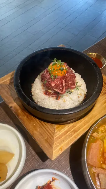 生牛肉拌饭