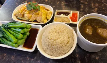 海南雞套餐配肉骨茶😋