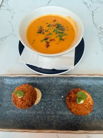 番薯甘筍湯/炸白汁三文魚球