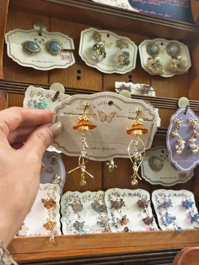 女僕們的原創手作飾物