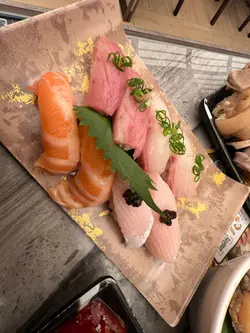 寿司旧饭就比较细,相对之下刺身会比较吸引