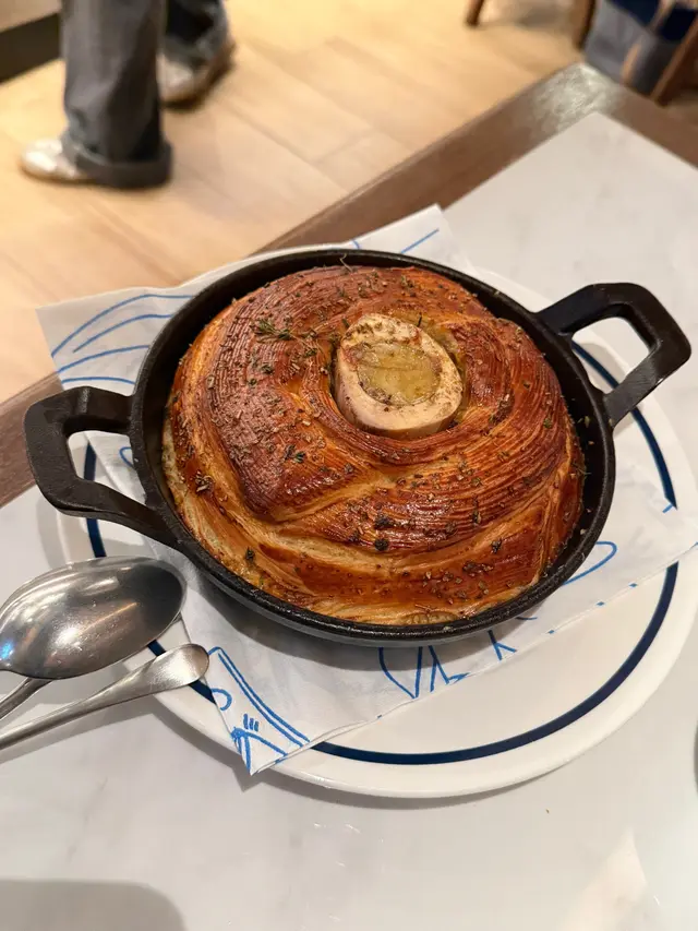 牛骨髓和牛面頰酥皮批