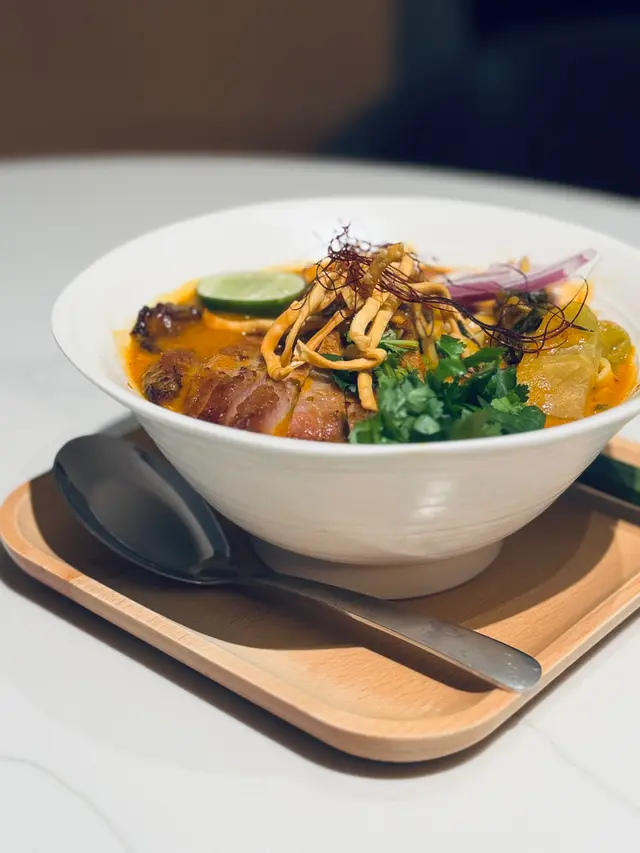 清萊咖喱豬頸肉金麵