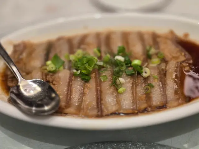 呢個唔錯，肥嘅部位質感一流，而且好入味。