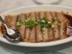 呢个唔错，肥嘅部位质感一流，而且好入味。