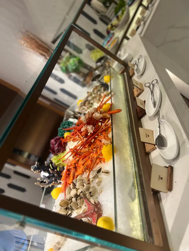 冷盤有長腳蟹螺肉蜆肉蝦肉，雖然沒有蠔，但冷盤都應有盡有。