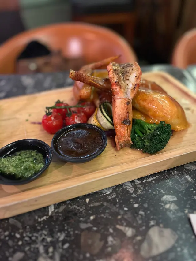 香烤三黃雞配海虎蝦 