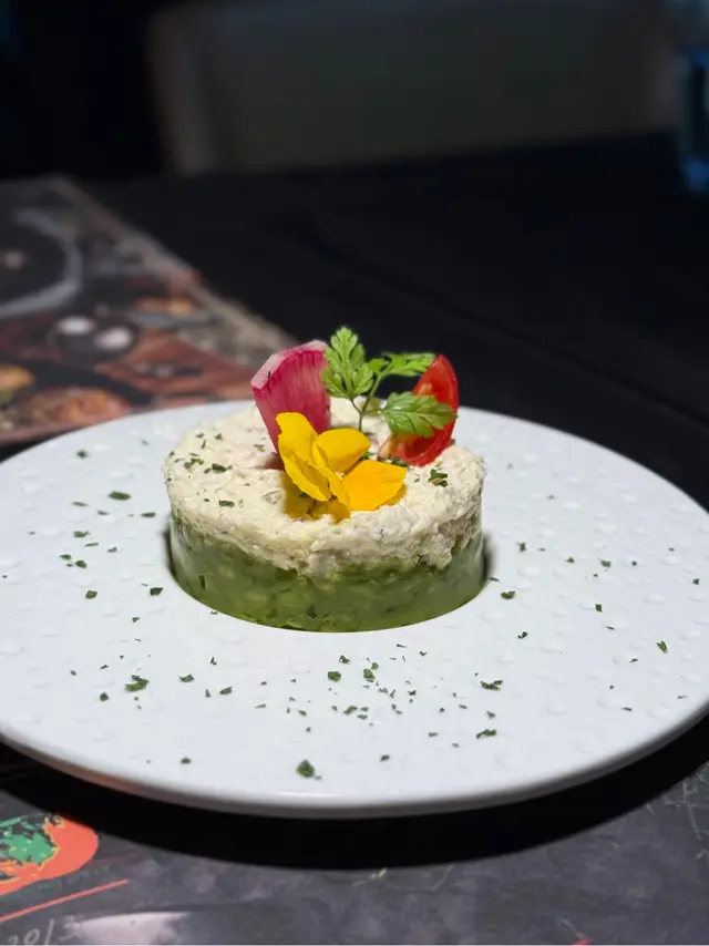 煙燻蟹肉牛油果他他