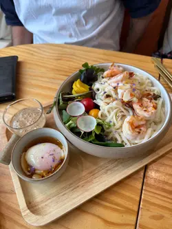 麻醬溫泉蛋冷烏冬拼大蝦蝦