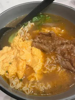 沙嗲牛肉滑蛋公仔面