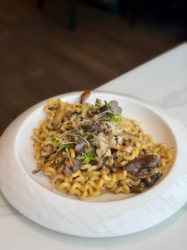 黑松露蘑菇捲捲意大利麵