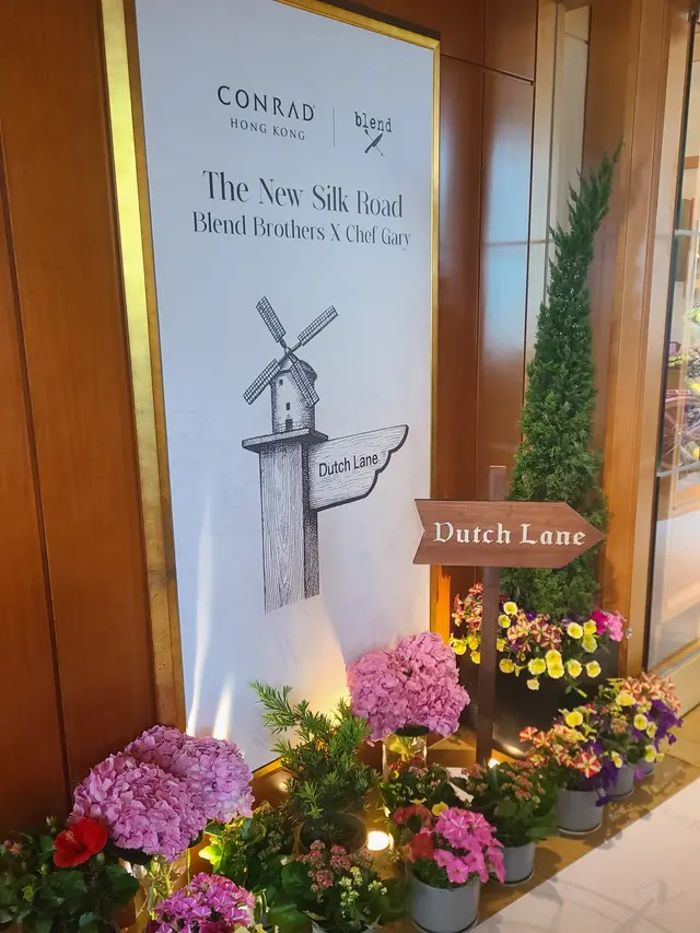 Decorations at the entrance was like leading you a journey to the Netherlands!