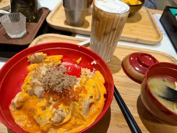 鲑鱼籽亲子丼