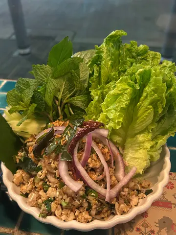 依善辣猪肉碎生菜包