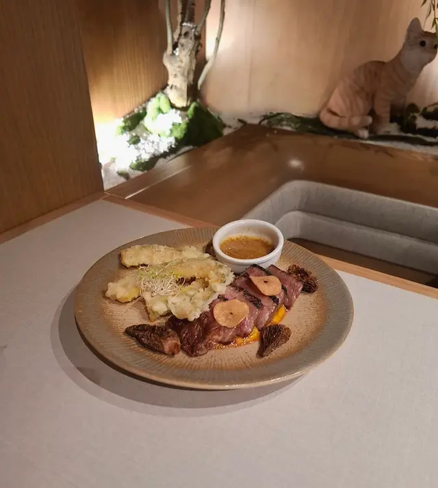 炙烤A5和牛伴日本南瓜天婦羅 配 羊肚菌汁