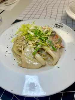 大澳虾酱鱿鱼筒鲜凤尾虾炒意粉