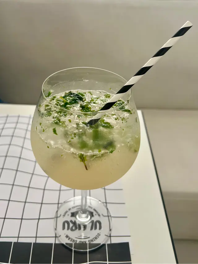 VIRGIN PEACH MOJITO