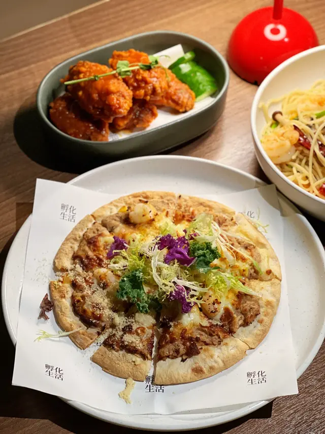 芝士吞拿魚沙律薄餅