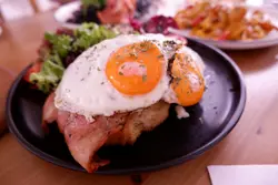 煙肉芝士薯泥夾心酸忌廉排包