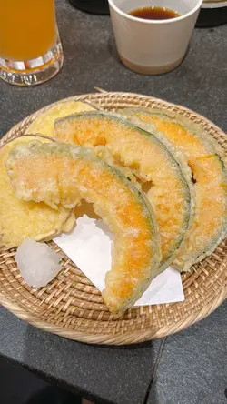 本身一心嚟到想食佢嘅丼饭
结果全部丼饭冇晒唯有食其他嘢😭
所有嘢都OK有冇话非常出色
不过不失😆

汁烧鸡心$32
汁烧鸡肾$32
免治鸡肉棒$38
日本番薯拼南瓜天妇罗妇$78
三色手卷（吞拿鱼蓉 海胆 三文鱼子）$88
木子刺身盛盒 （5点） $368
甜虾 $80
柚子生啤$78 

味道：⭐️⭐️⭐️
环境：⭐️⭐️⭐️⭐️
服务：⭐️⭐️

地址：木子居酒屋 (大围)
大围积富街33号积康楼地下E-G号舖