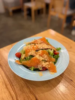 凯撒沙律配烟三文鱼