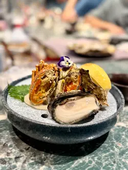 烟熏花雕熟醉大闸蟹海虾海鲜拼盘