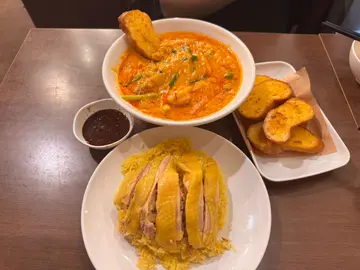 蛋咖喱蟹肉海鲜蒜蓉包，海南鸡饭是日晚餐