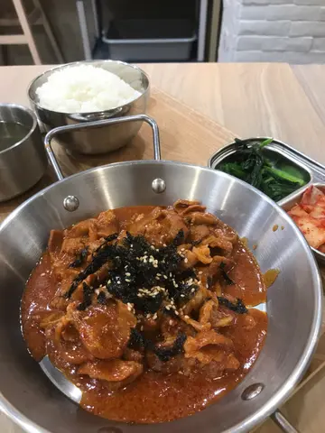 Spicy  pork  &  kimchi  rice  set  