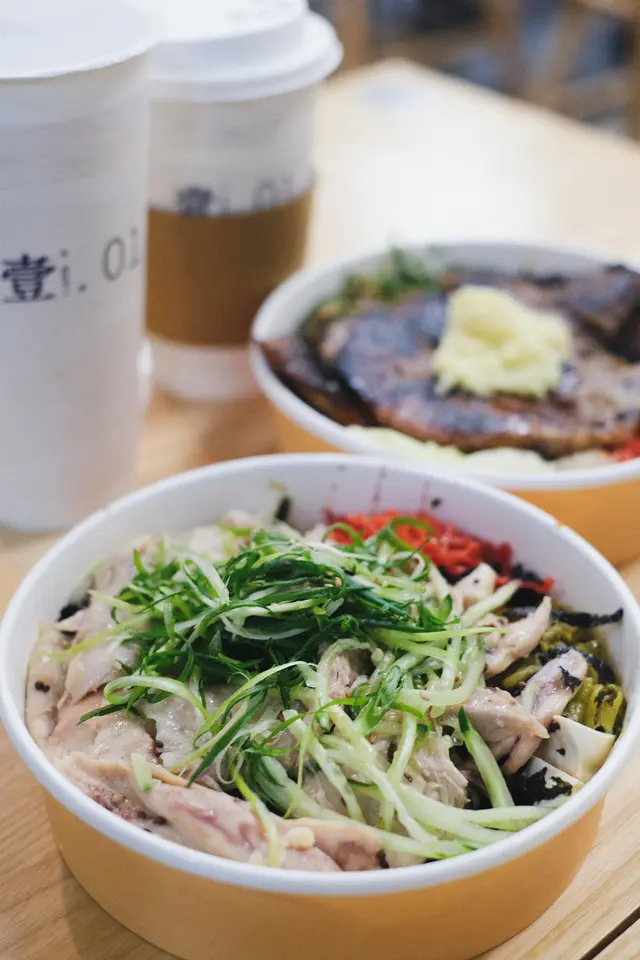 香蔥紫菜手撕雞配豆腐底