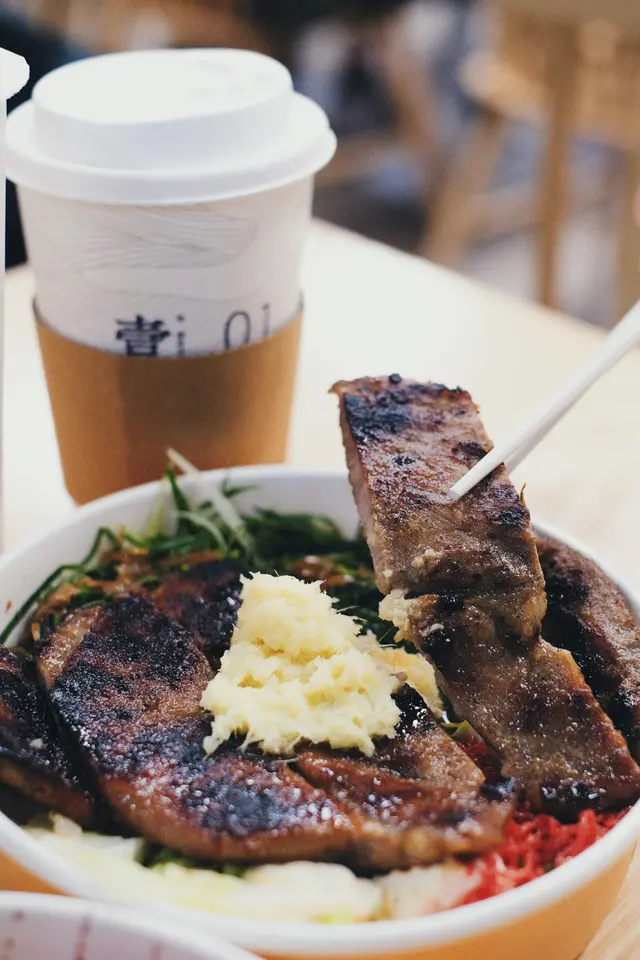 薑蔥排骨配豆腐底