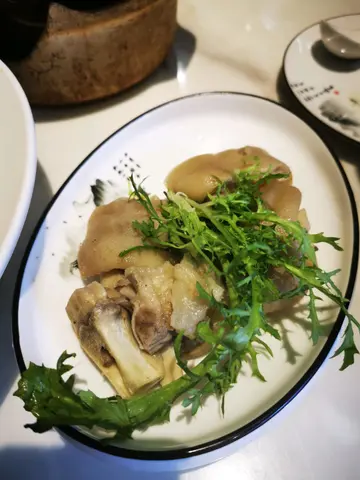 沙姜猪手（是热的）