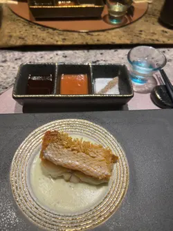 有鱗魚口感特別,魚皮外脆,肉質又軟又香。