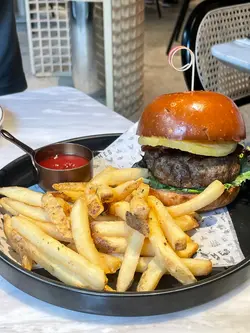 菠蘿煙肉安格斯牛肉漢堡