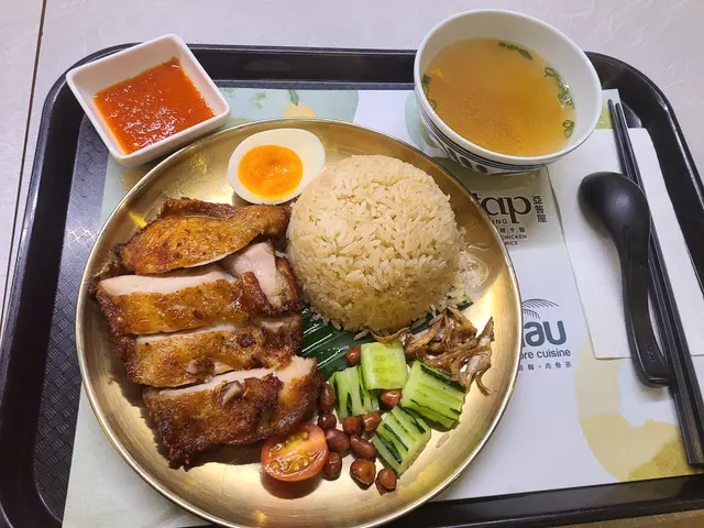 馬來燒雞配雞油香飯及蟲草花雞湯