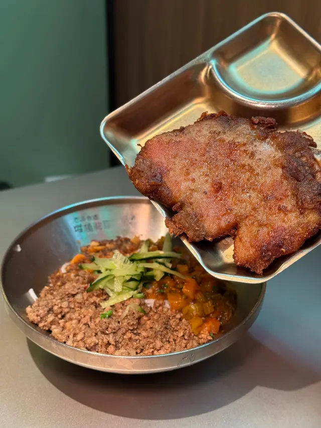 麻麻地豬扒撈米線