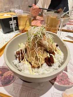 酥炸海岛蚝卤肉饭