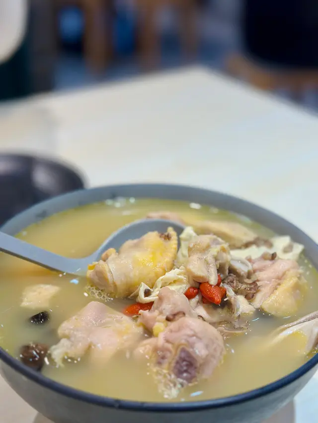 胡椒豬肚雞米線