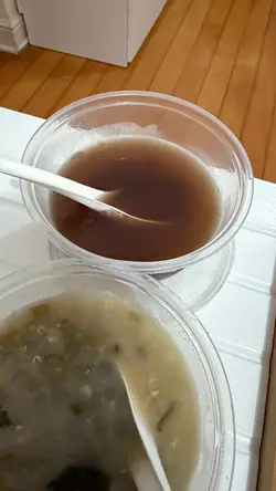 嗌左兩碗人生食過最難食嘅紅綠豆沙，溝到好稀，好水，冇味，完全唔知食緊乜⋯⋯
如果可以，我都想請返老闆甚至乎員工免費食😅😅
已經唔可以用難食去形容，不如唔好賣糖水啦😥
