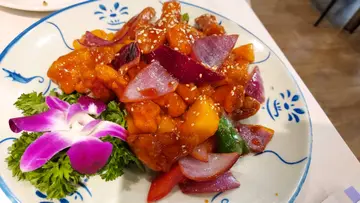 菠萝拔丝咕噜肉