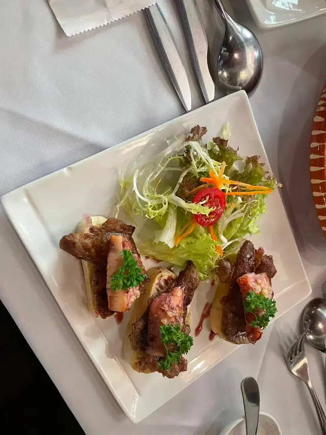 炙烤八爪魚及黑毛豬柳串